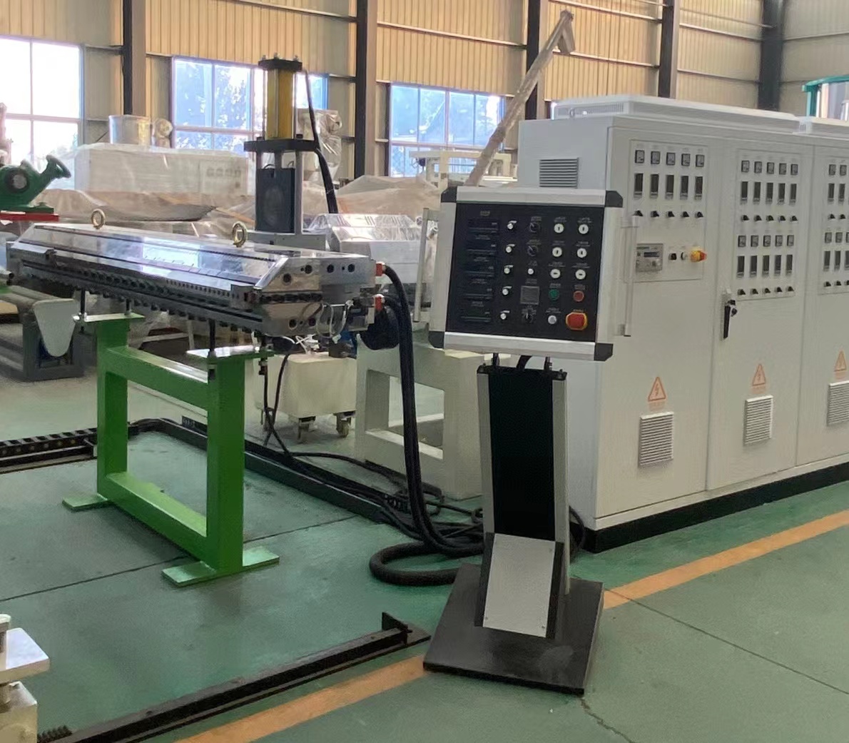 Pelarasan sebelum penghantaran mesin penyemperitan lembaran abs